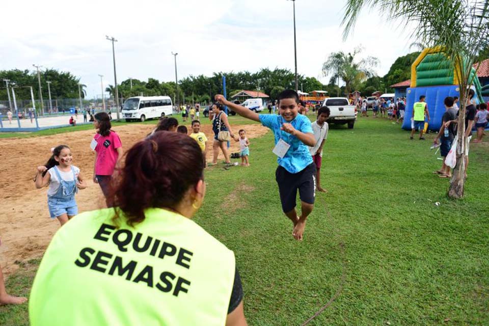 Dia de Brincar reuniu cerca de duas mil pessoas no Cedel-BNH