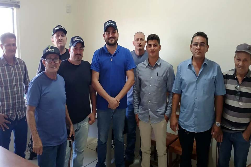 Jean Mendonça participa de encontro político em São Felipe ao lado de vereadores e lideranças locais