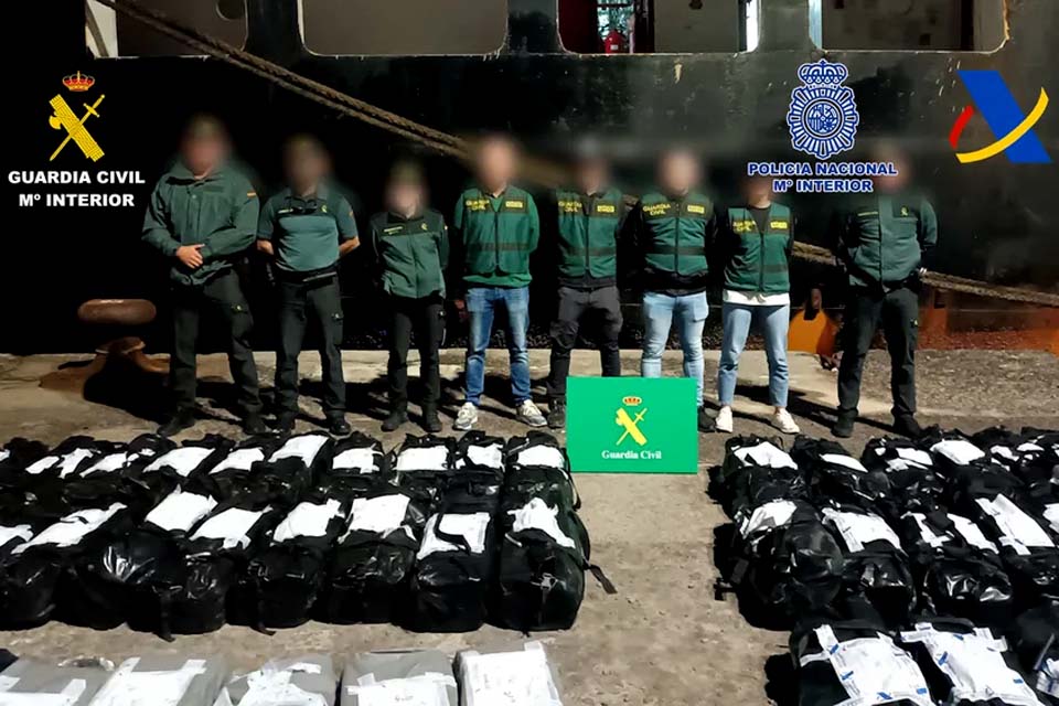 Espanha intercepta navio que saiu de Santos com quase 5 toneladas de cocaína