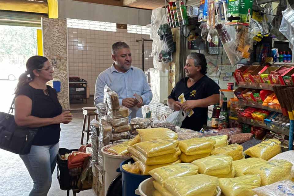 Fogaça visita permissionários do Mercado Central e fecha compromisso para melhorias no local