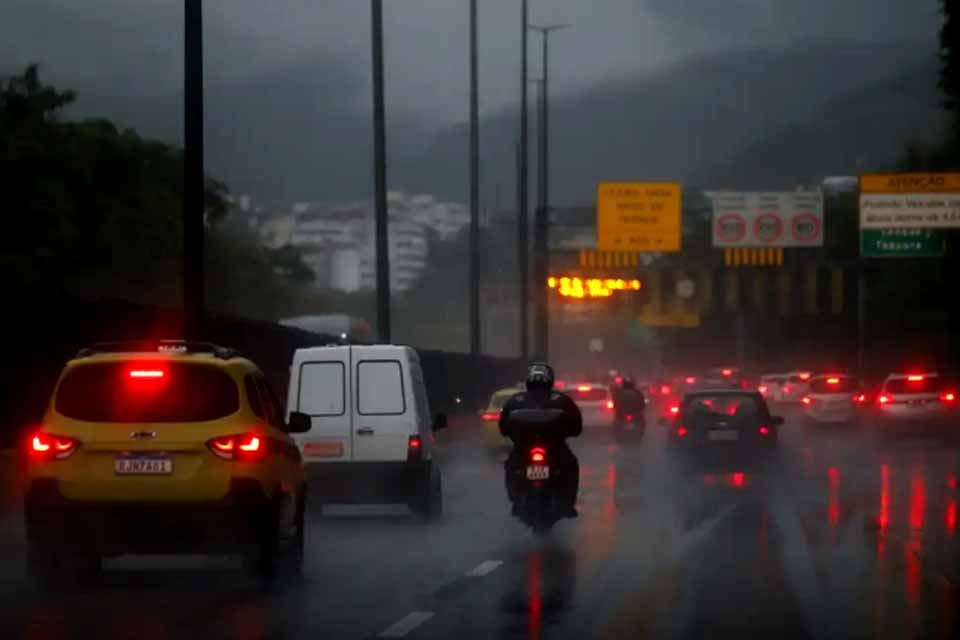 Defesa Civil do RJ alerta para chuvas intensas no estado 