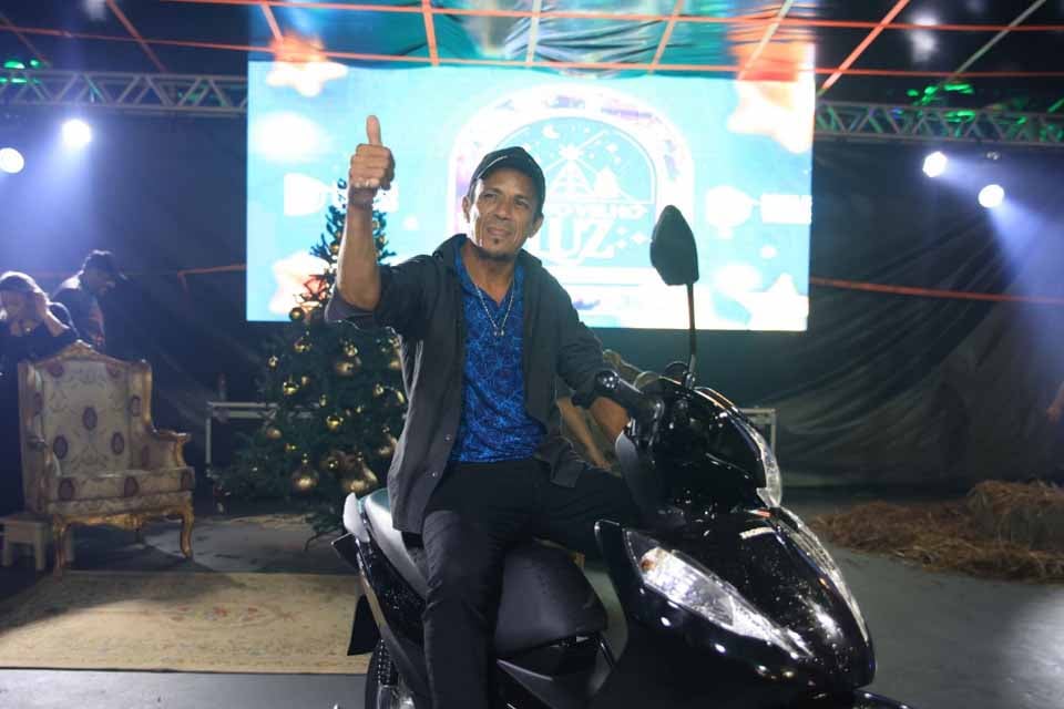 Morador da Zona Norte leva moto em sorteio no Parque da Cidade; sorteio foi o ponto alto da noite de Natal