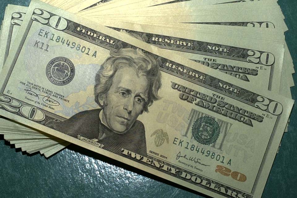 Bilionários ficam imunes à crise econômica na pandemia, mostra estudo