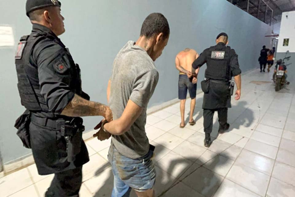 PM prende três criminosos após roubo de motoboy na zona Leste 