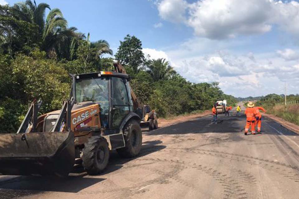 DER realiza manutenção na rodovia-257, entre Ariquemes e o Distrito do 5º BEC