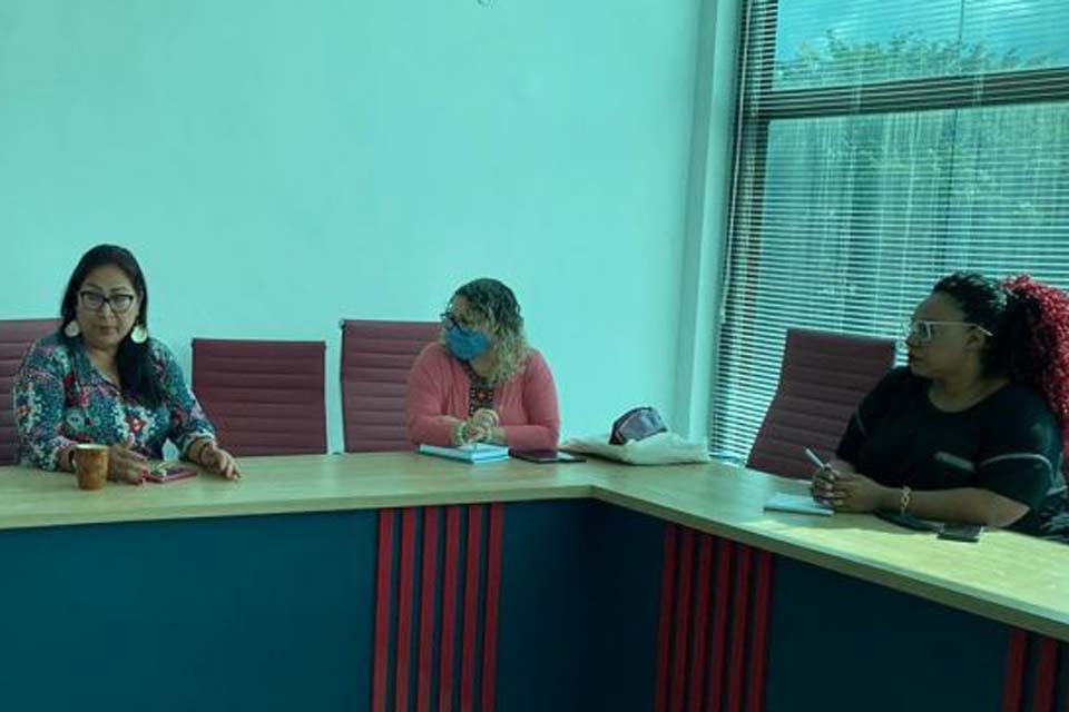 Defensoria Pública do Estado firma parceria com SINTERO para realização de projeto educativo no Baixo Madeira