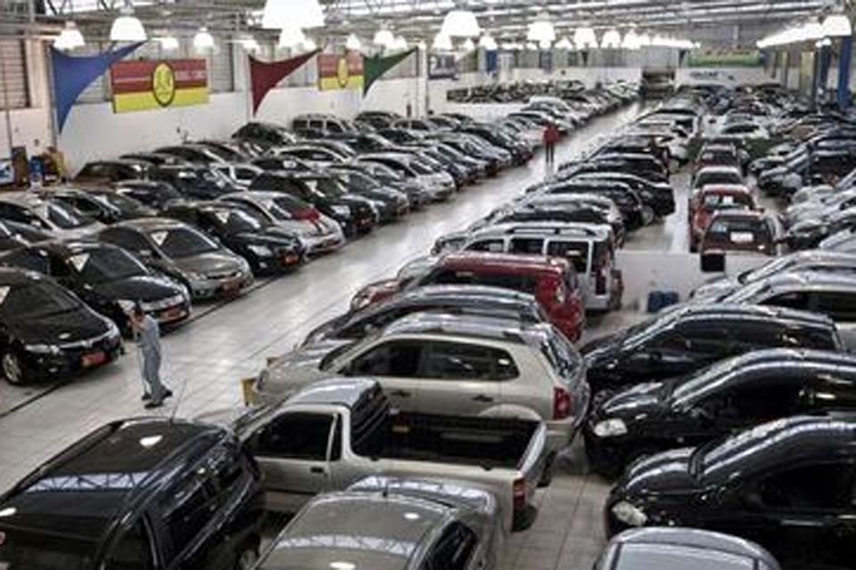 Após disparar na pandemia, preço dos carros usados vai seguir em queda com 0-km mais barato
