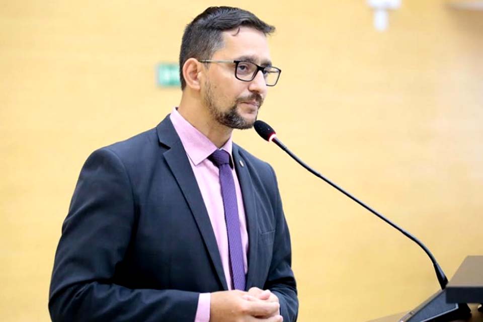 Atendendo solicitação do deputado Anderson, DER inicia recuperação da Estrada da Figueira em trecho que liga Espigão do Oeste a Cacoal