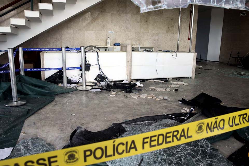 Supremo Tribunal Federal torna réus mais 45 envolvidos nos atos golpistas de 8 de janeiro