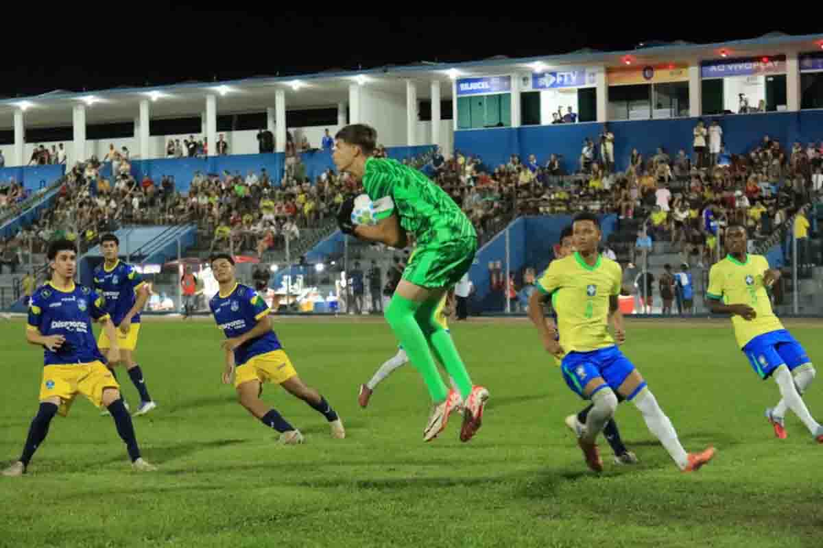 Seleção Brasileira Sub-15 goleia selecionado da FFER Social no estádio Aluízio Ferreira