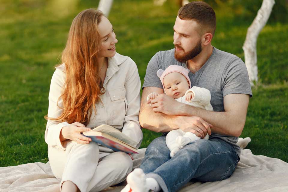 Como pais de primeira viagem podem facilitar a rotina com os bebês?