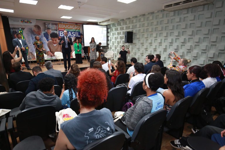 Rondônia celebra escolha de três estudantes para o Parlamento Juvenil do Mercosul