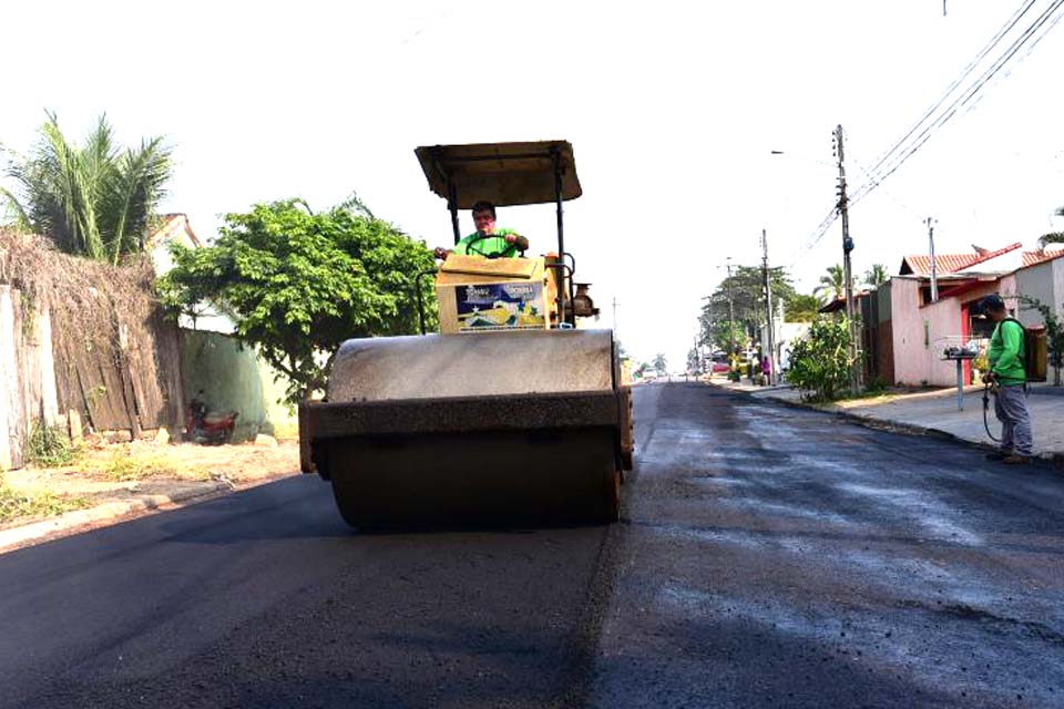 Prefeitura realiza o recapeamento asfáltico da avenida Dom Bosco