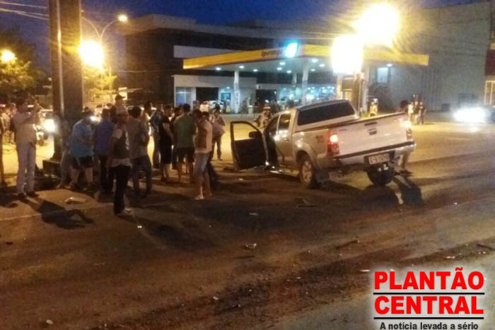 Ji-Paraná: Colisão entre caminhão boiadeiro e caminhonete
