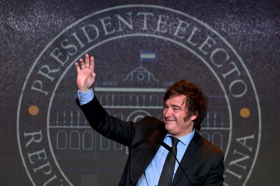 Candidato ultradireitista, Javier Milei, vence as eleições argentinas