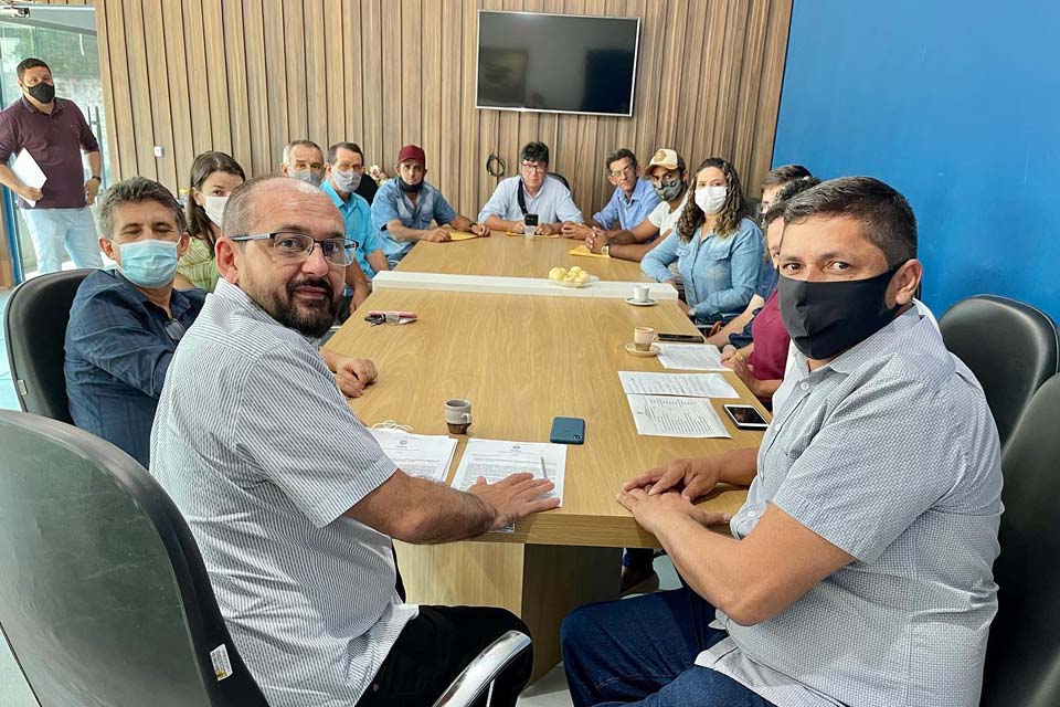 Deputado Laerte Gomes se reúne com prefeito, vereadores e associações para discutir destinaçao de recursos para Presidente Médici