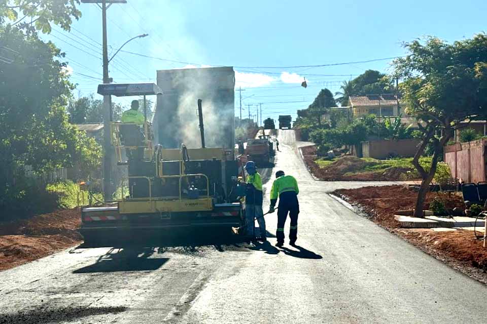 Prefeitura de Jaru conclui asfaltamento em trecho da rua Francisco Pantoja, no setor 6
