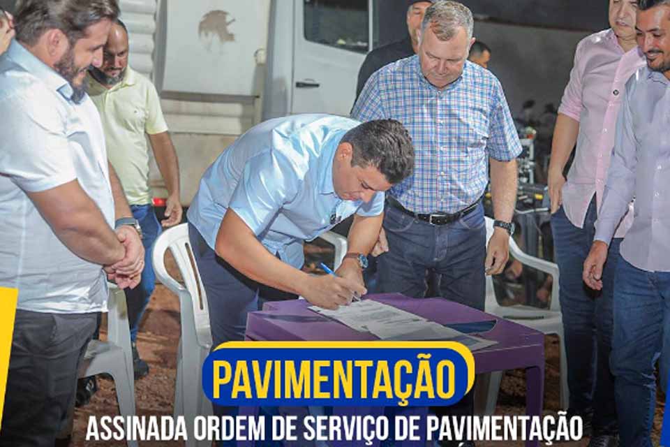 Ordem de serviço para pavimentação de ruas no bairro Jardim Itália é assinada pelo prefeito