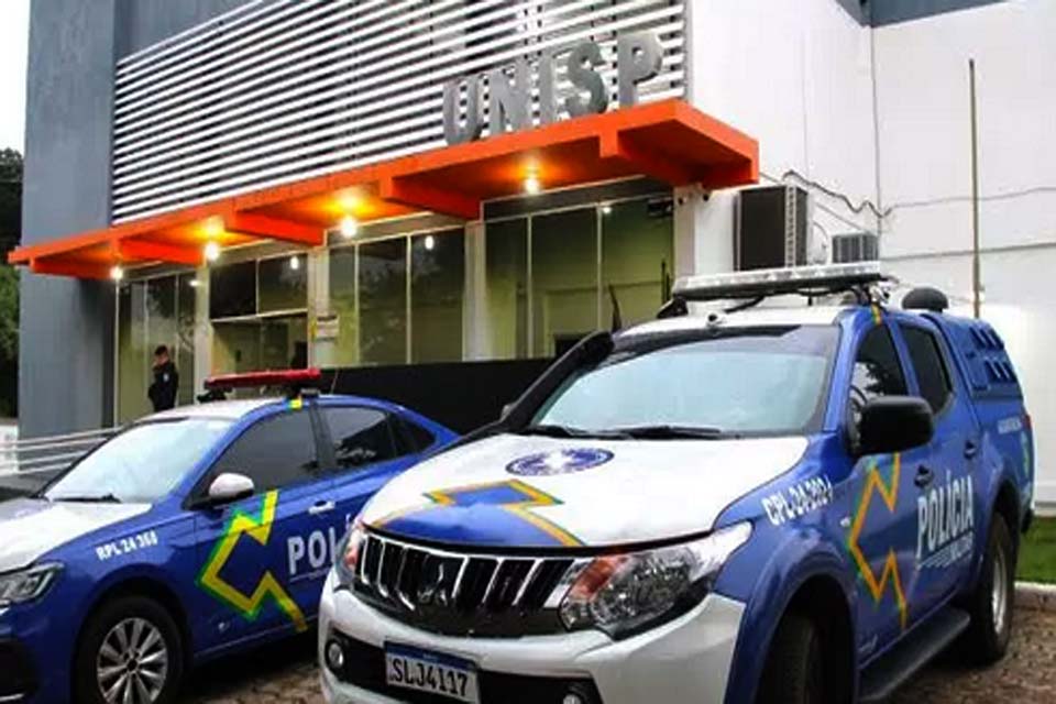 Filha agride pai após chegar embriagada em casa e acaba presa