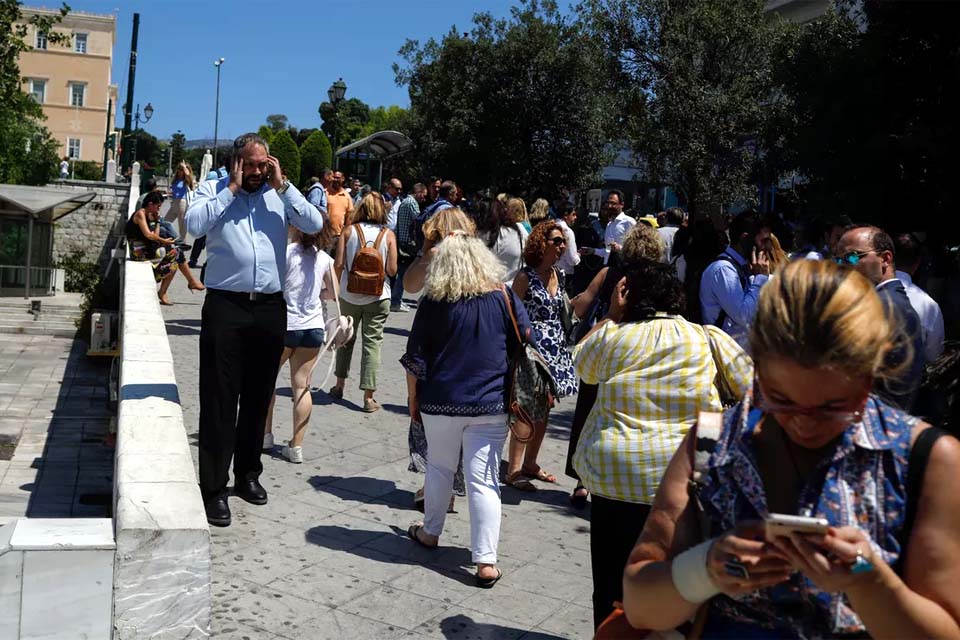 Forte tremor atinge Atenas e provoca danos nas telecomunicações