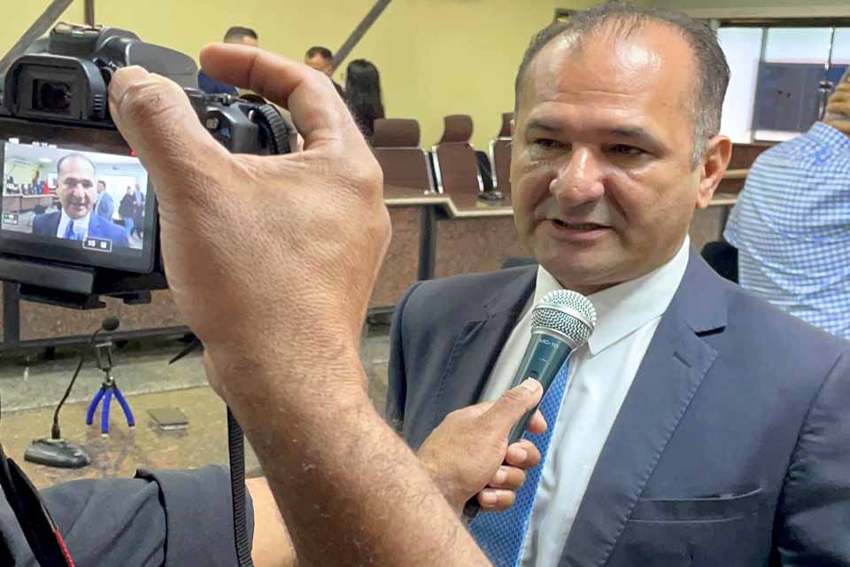 Vereador Paulo Tico tem pedido para serviços de tapa-buracos atendido pela SEMOB 