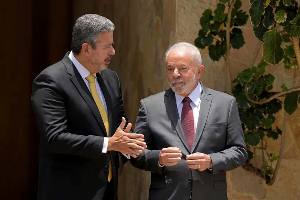 Lula e Arthur Lira se reúnem para tratar da relação entre poderes