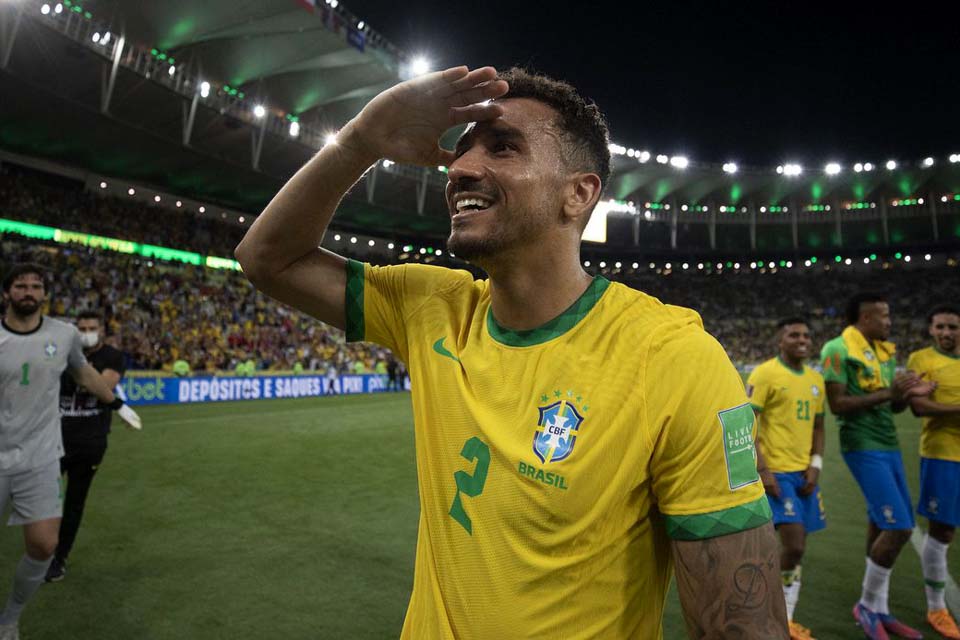 Danilo não se vê ameaçado por Dani Alves na lateral-direita da seleção
