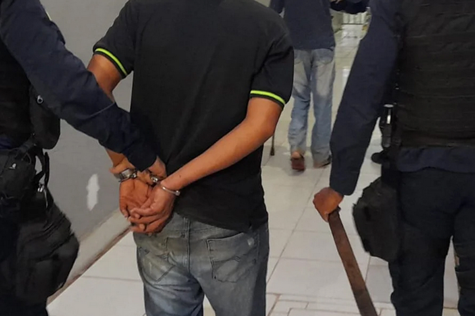 Filho é preso após tentar matar pai deficiente com facão na zona sul