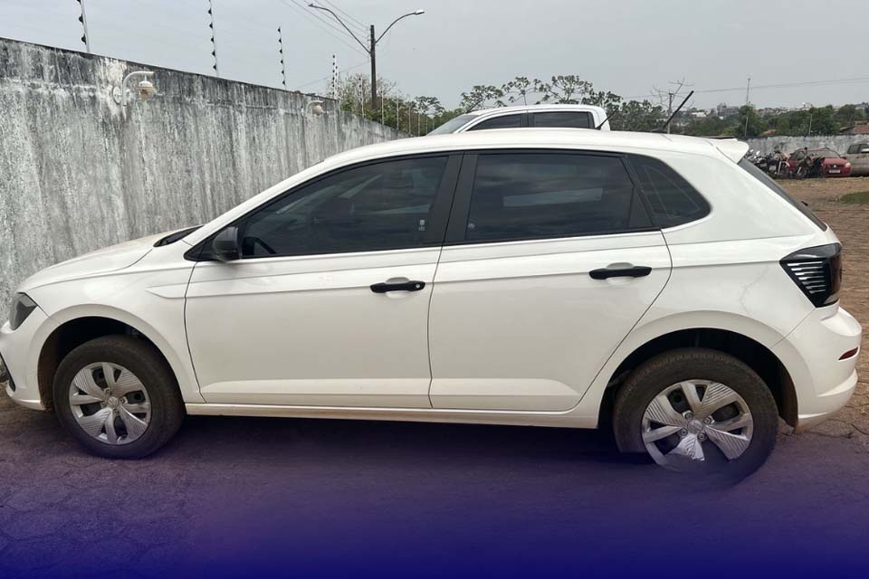Polícia Militar apreende veículo com restrição de roubo/furto em Espigão