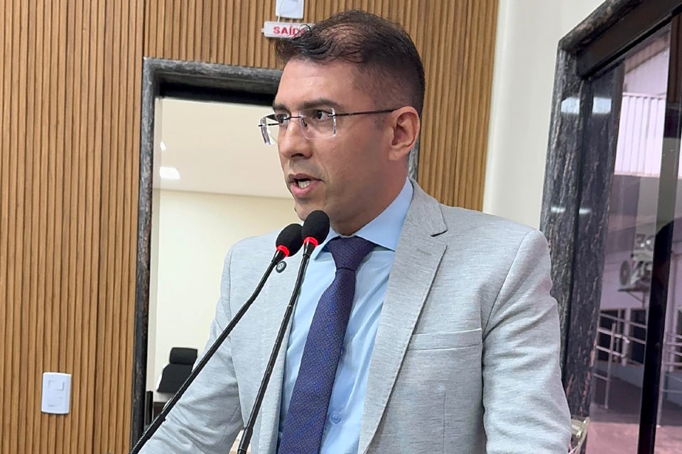 Vereador Pedro Geovar apresenta PL que propõe reserva de leitos em maternidades públicas para mães em situação de perda gestacional