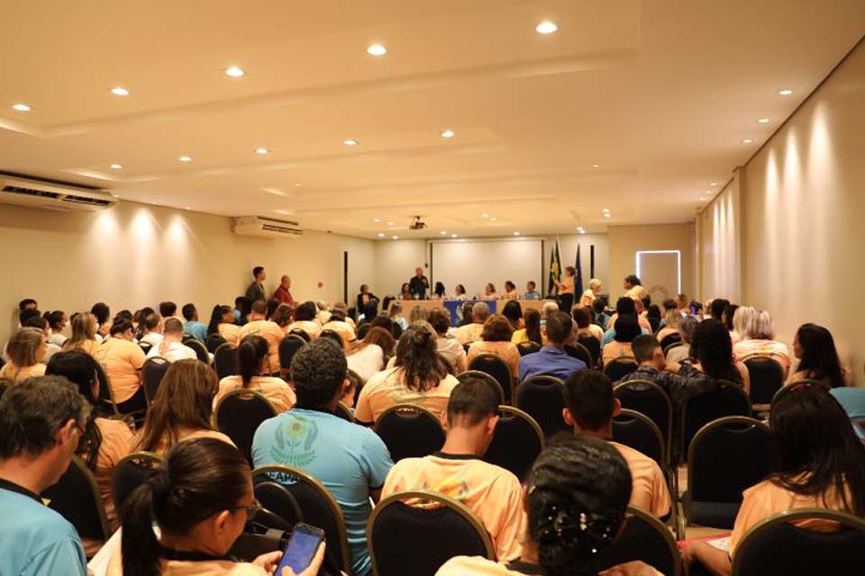 Prefeitura participa de fórum da APAE e garante convênio para instituição
