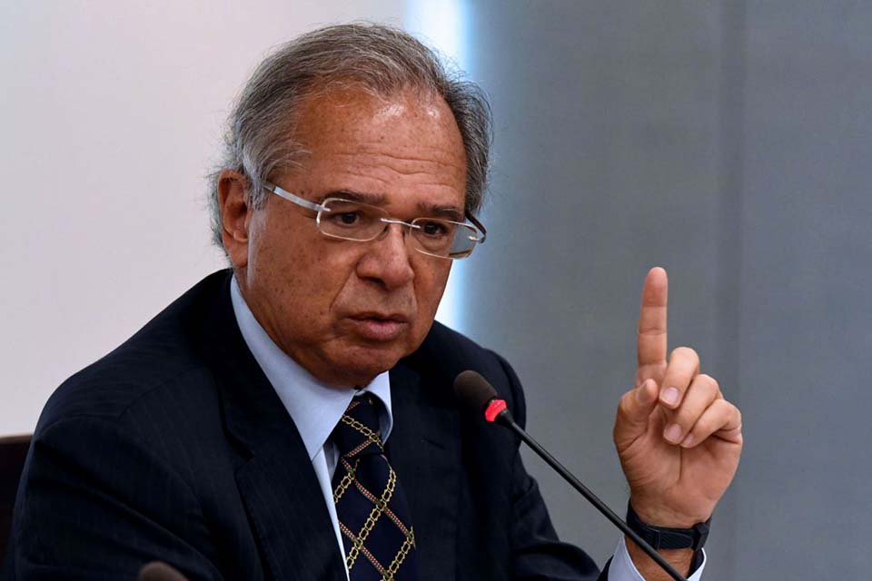 Ministro da Economia defende flexibilização da legislação trabalhista