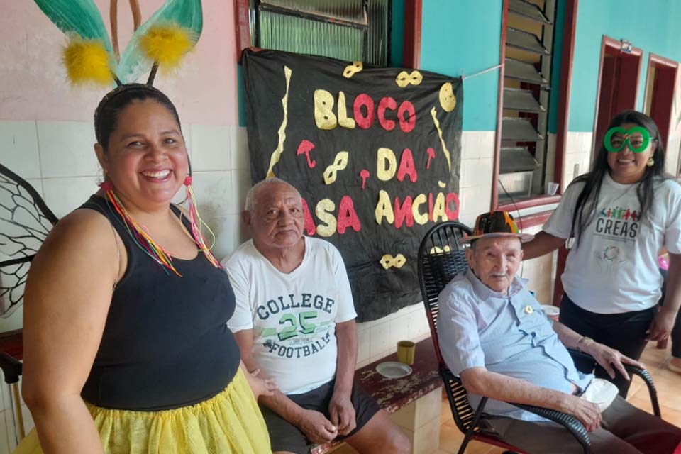 Prefeitura promove café da manhã especial em clima de Carnaval na Casa do Ancião