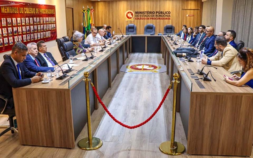 Procuradores de Justiça do MPRO inspiram novos promotores com relatos da carreira