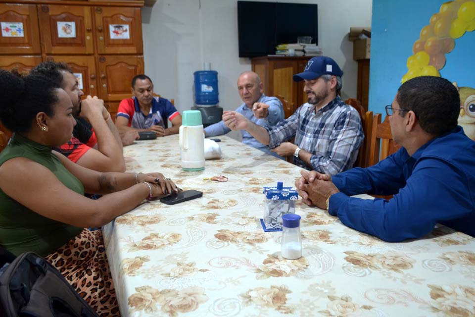 Escola Euzébio de Queiroz recebe climatização completa após investimento do deputado Ezequiel Neiva