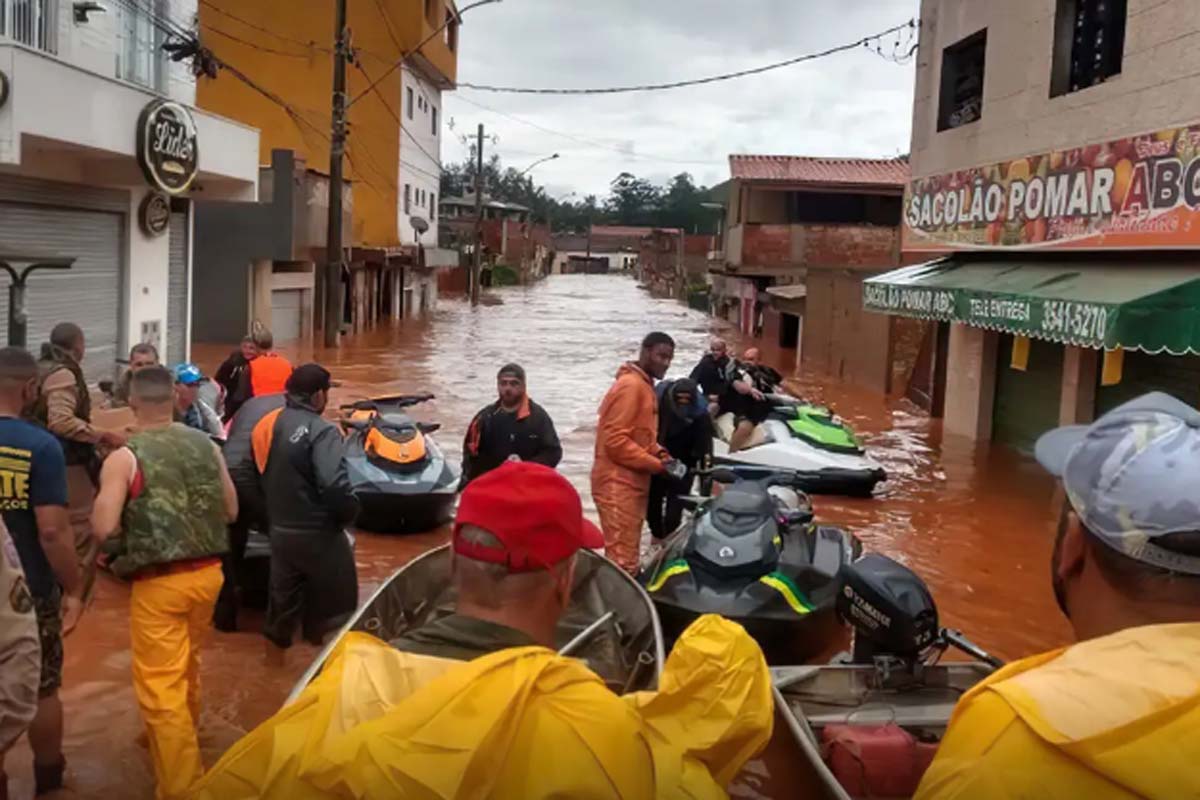 Sobe para 22 total de mortos por chuvas em Juiz de Fora e Ubá