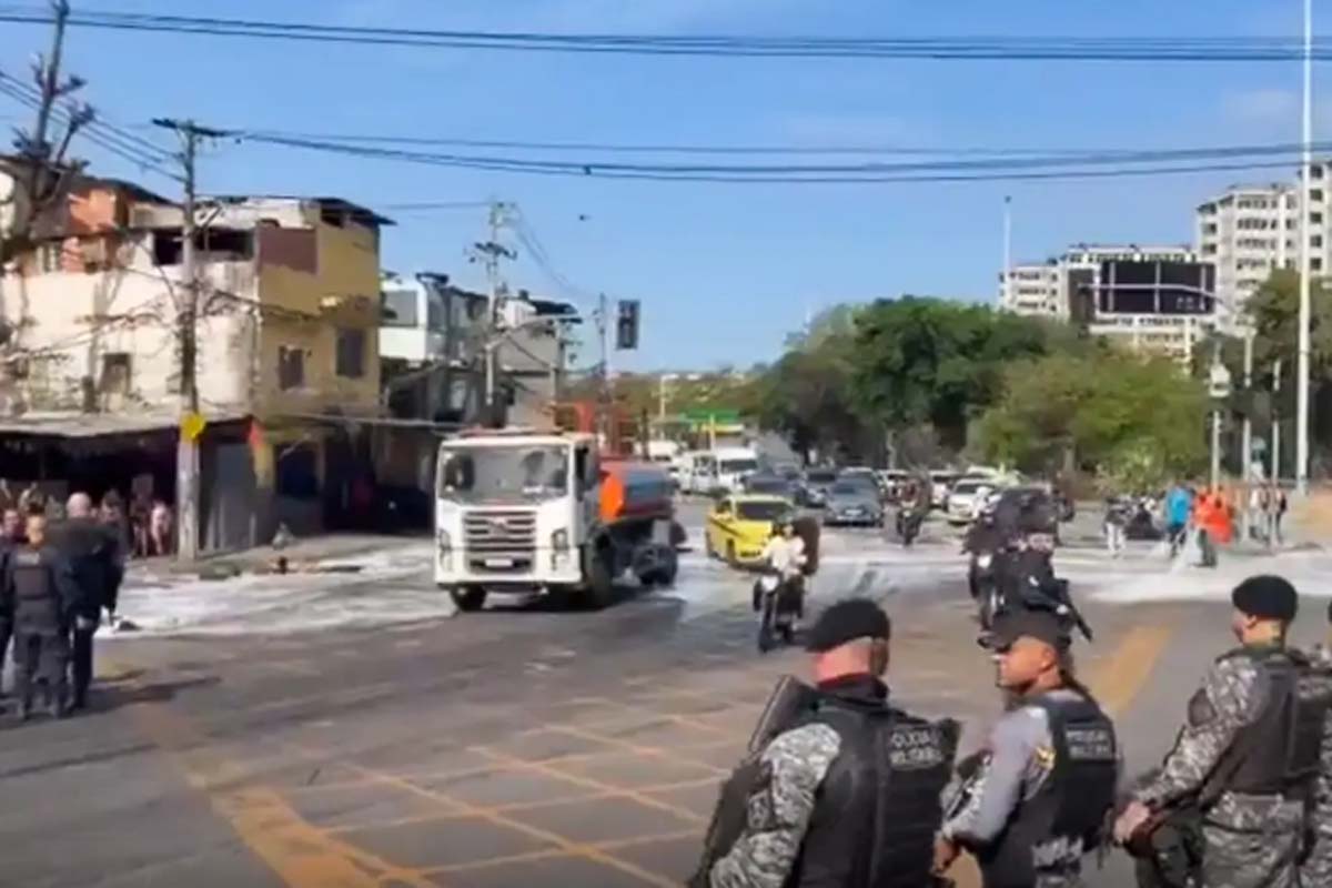 Manifestações contra ação da polícia bloqueiam vias do Rio