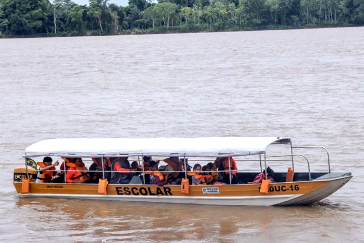 Transporte escolar fluvial garante acesso à educação e transforma a realidade de comunidades ribeirinhas