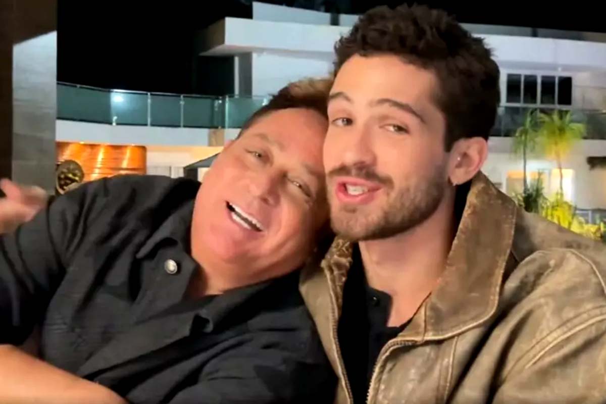 Leonardo reage a pergunta sobre nudez feita por João Guilherme e diverte fãs em entrevista descontraída