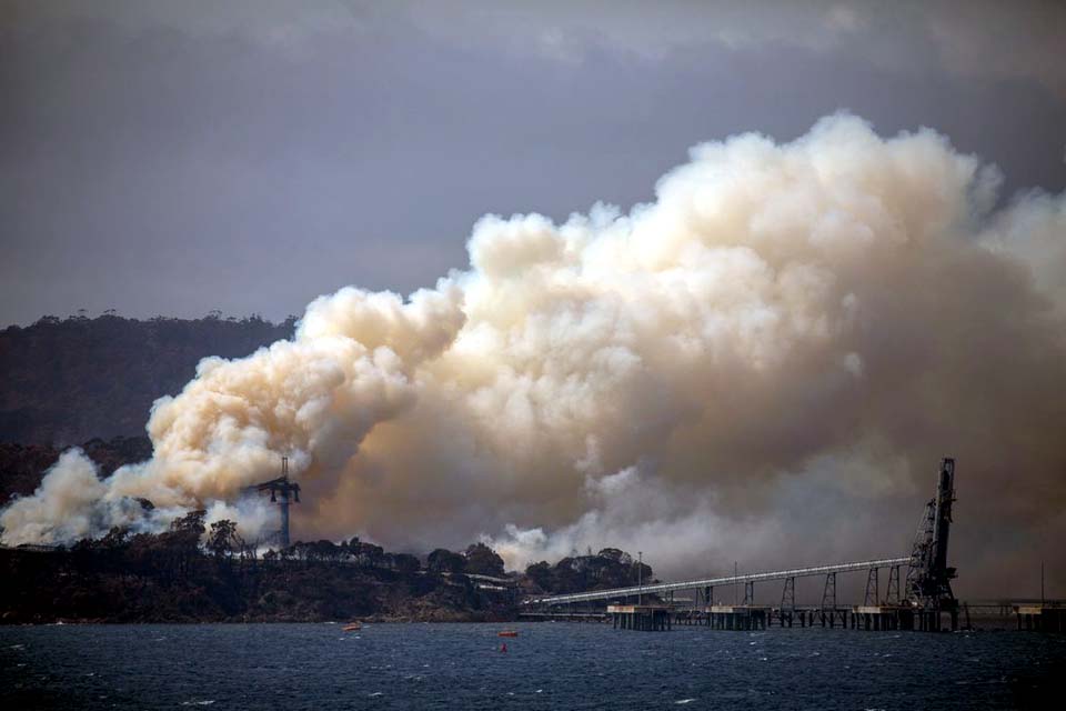 Incêndio na Austrália: governo ordena retirada de 240 mil pessoas