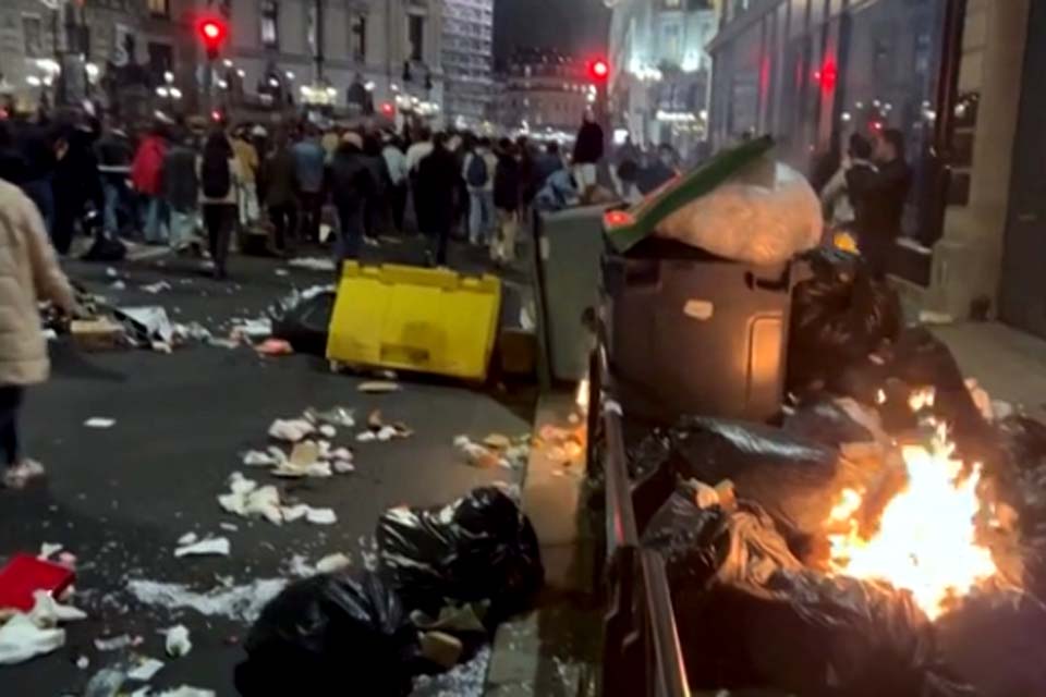 Macron endurece discurso e compara violência de protestos em Paris com 8 de janeiro no Brasil