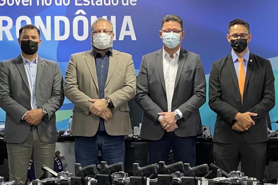 Deputado Anderson participa da entrega oficial de pistolas TS-9, adquiridas através de recursos de suas emendas em parceria com a Sejus