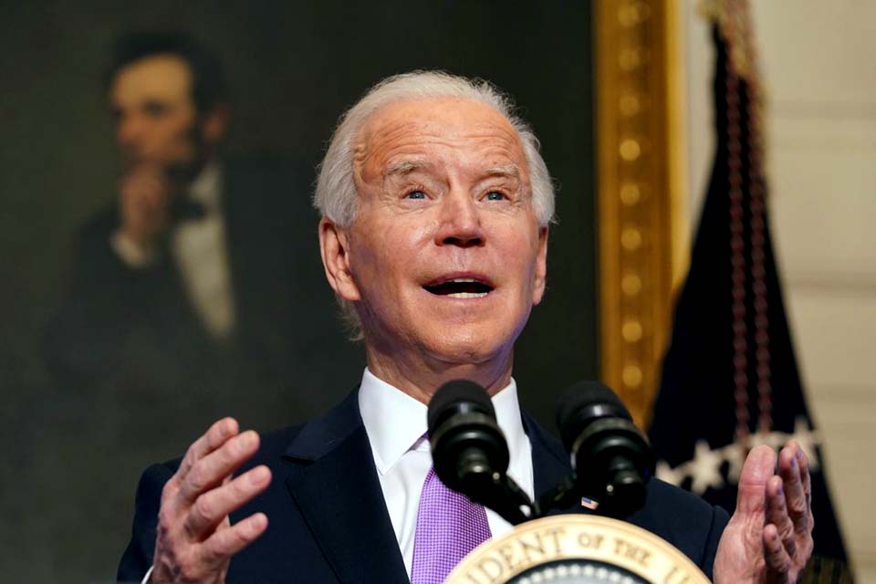 Biden pede investigação sobre morte de jovem negro pela polícia