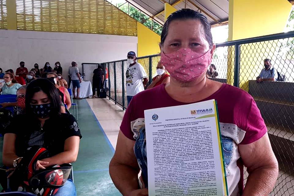 Governo entrega documentos definitivos do Programa Título Já para famílias 