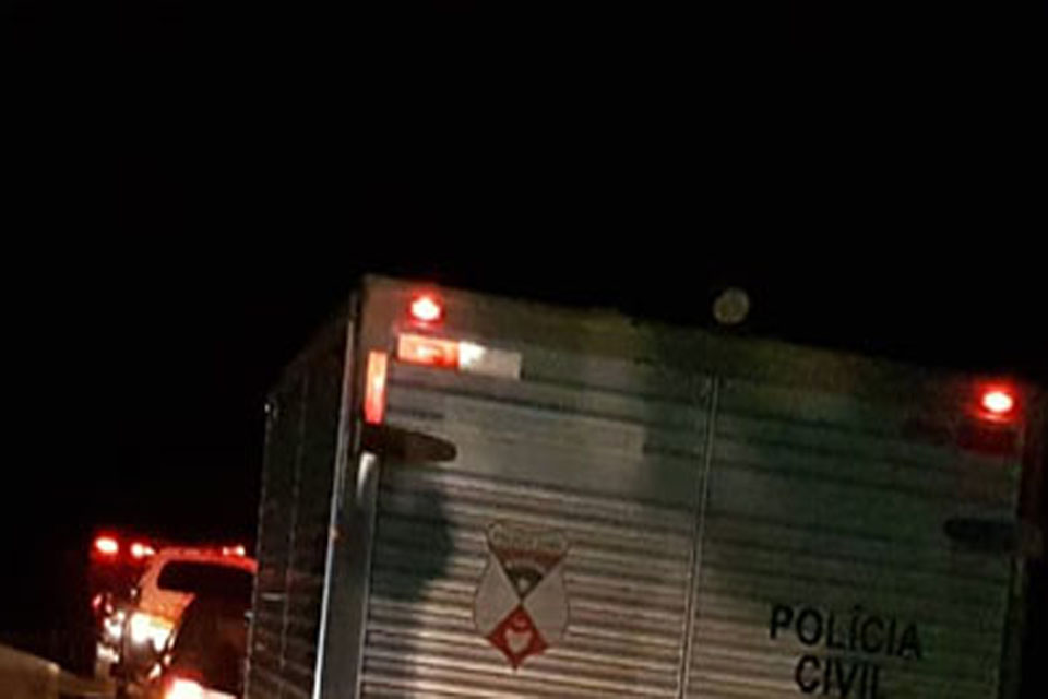 Populares encontram motociclista morto após acidente na BR-364