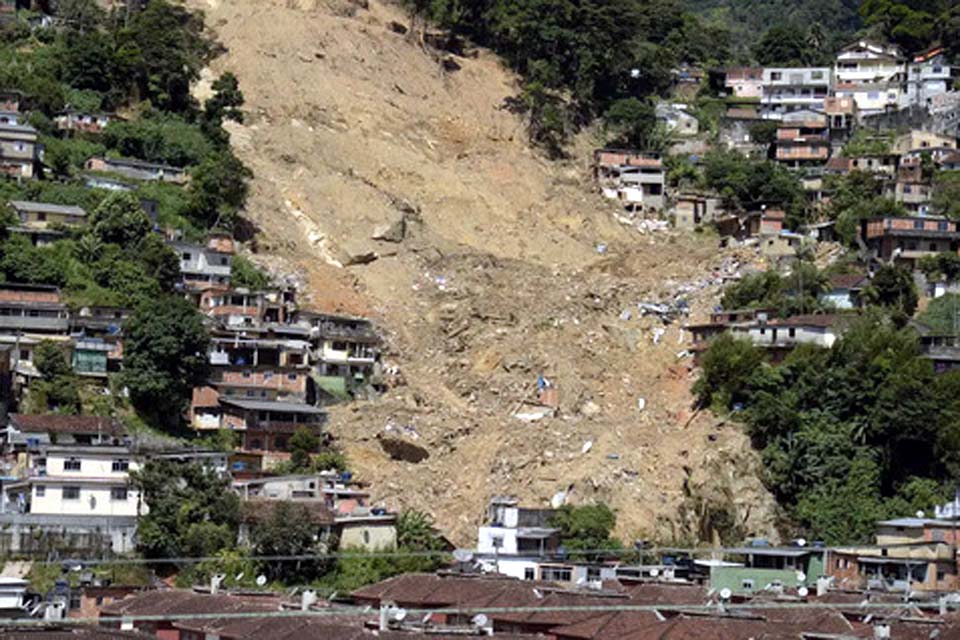 Municípios brasileiros precisam ficar mais alertas sobre riscos de desastres naturais