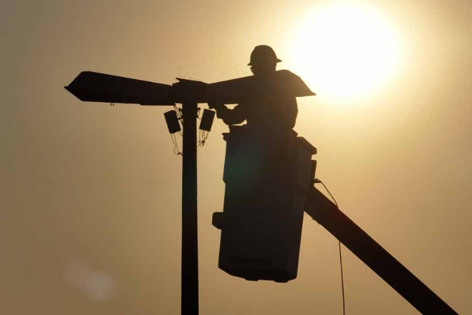 Prefeitura de Porto Velho moderniza iluminação no canteiro central da av. Nações Unidas