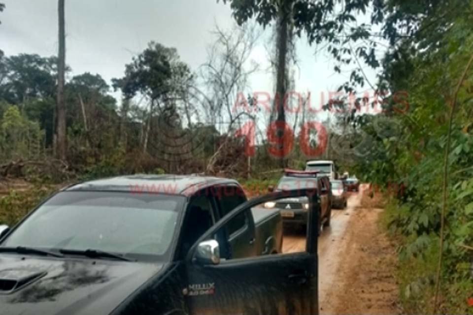 PM e Polícia Civil apreendem armas e munições em acampamento na Linha 106