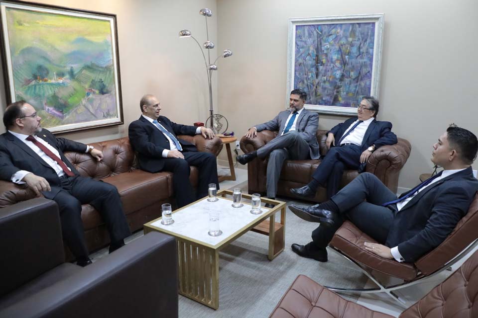 Gestão financeira é tema de reunião com a Procuradoria-Geral do Estado e Secretaria de Finanças