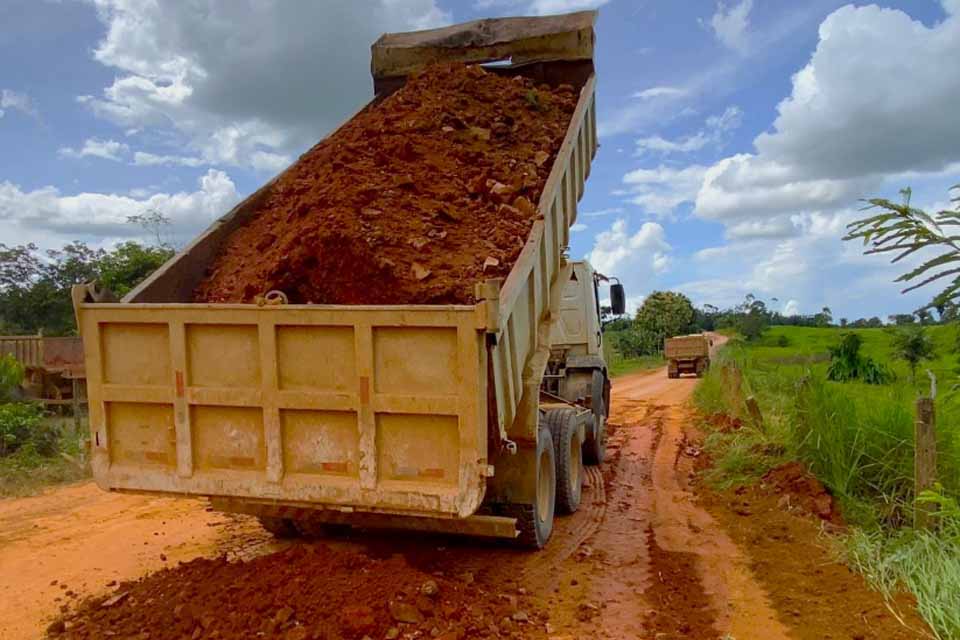 Rodovia-133 passa por recuperação de aterro no trecho entre Vale do Paraíso e Bom Jesus